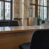 Ghișeu bancar cu panou separator