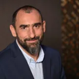 Portret bărbat cu barbă
